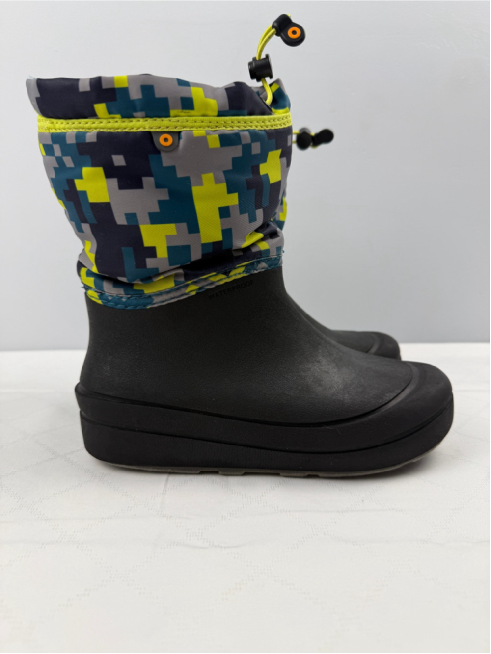 Bogs Kids Snow Shell Waterproof Winter Boots Black Multi-color size 3